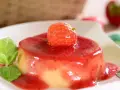 Panna cotta z truskawkami, idealna na letni deser. Ten tradycyjny przepis na leguminę zachwyci każdego.