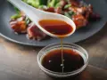 Sos teriyaki do czego? Idealny do mięsa z brokułami, nadaje potrawom słodko-słony smak.