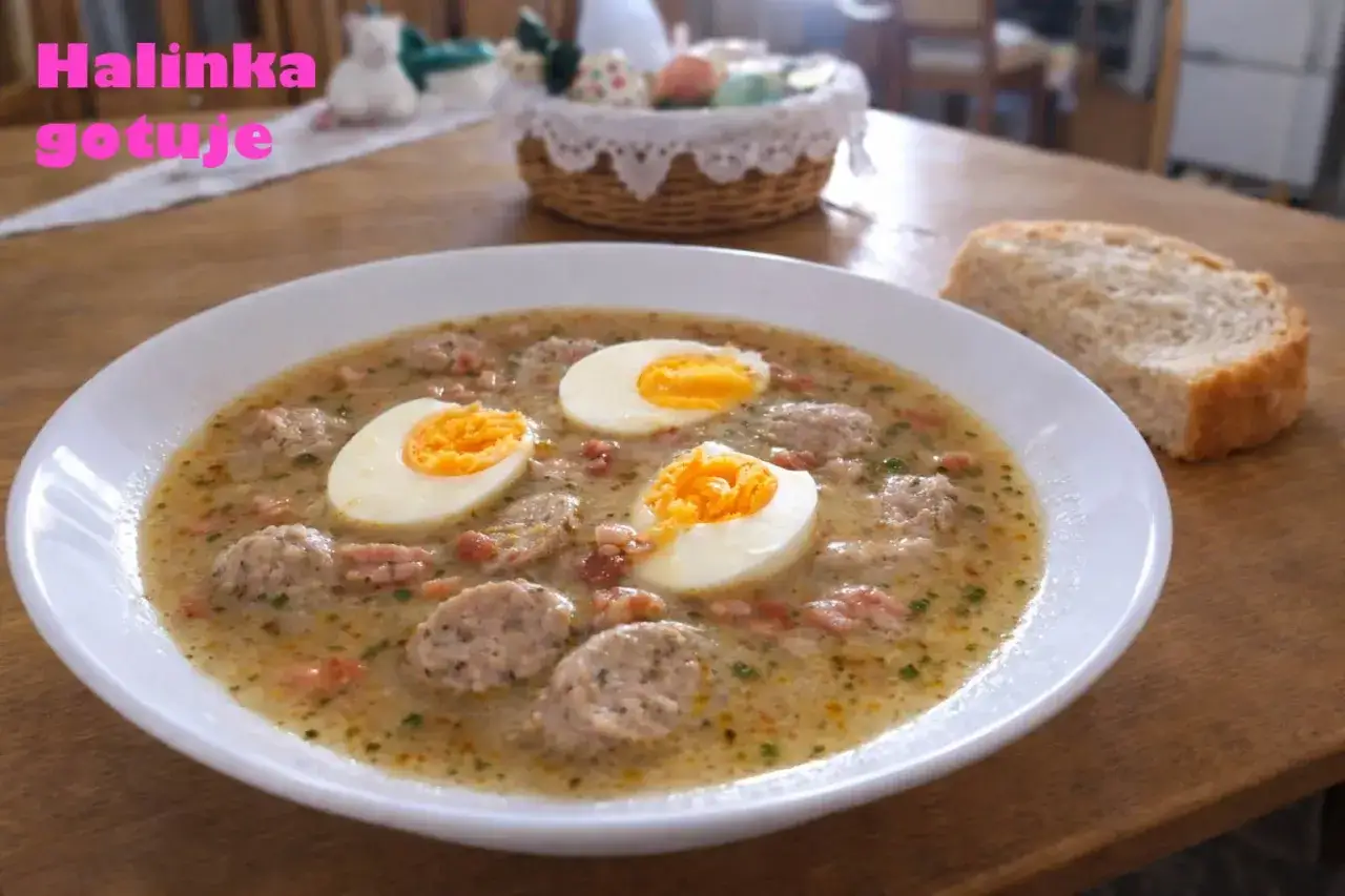 Pyszny żurek na białej kiełbasie z jajkiem, podany z chlebem. Halinka gotuje!